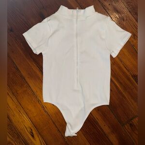 PrettyLittleThing White Ribbed Short Sleeve Zip Front Bodysuit